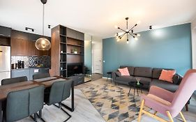Yellow Soho Factory Apartment